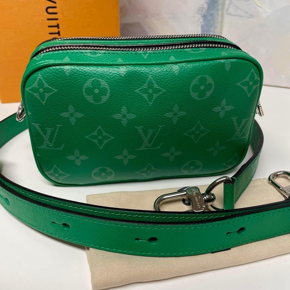 Louis Vuitton Authentic Alpha Wearable Wallet Bag in
Taigarama (Unisex) - Picture 6 of 16